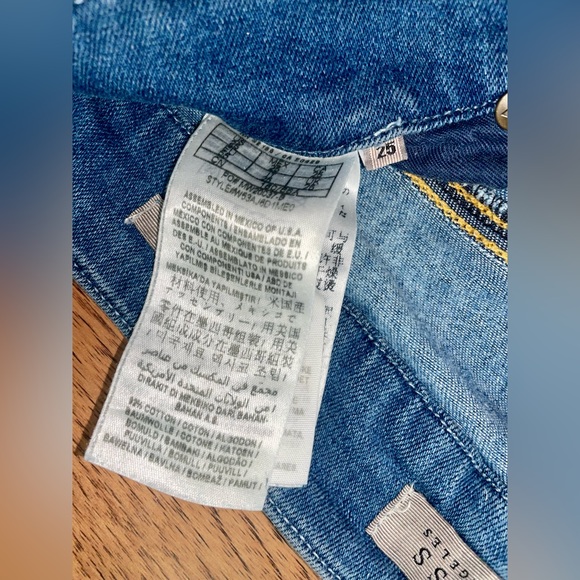 NWOT GUESS light washed knee distressed mid boot cut jeans sz 25 brand new cond - Picture 7 of 11